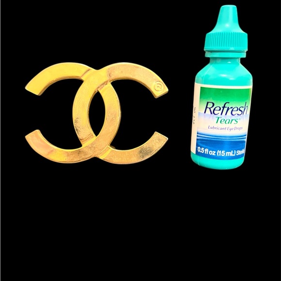 Chanel Logo from 1999. large size taken from my old bag. Gold plated on the CC - Picture 9 of 11